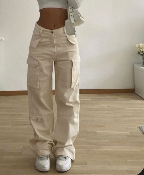 Baddie women cargo pants, pockets, white and beige, streetwear, casual fit, street outfit for everyday High Waist, Baddie Women, Beige Cargo Pants, Beige Cargo, Cargo Pants Women, Cargo Jeans, Pants Women, Cargo Pants, Wide Leg