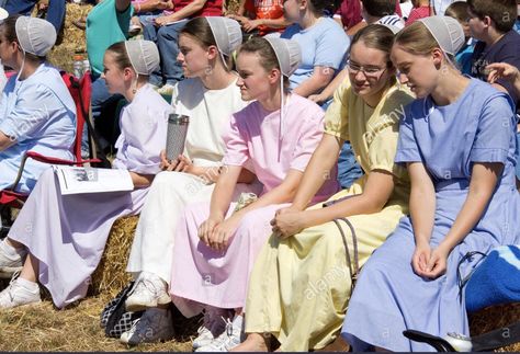 Young Amish women Amish Outfits, Amish Beard, Rules For Men, Amish Women, Rumspringa, Amish Clothing, Pentecostal Hairstyles, Amish Men, Amish Culture