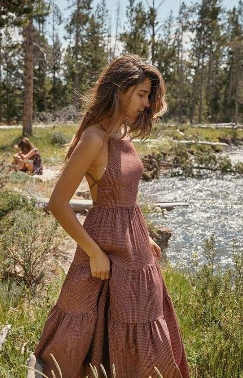 In today’s blog post I want to share 19 Perfect Summer Dresses Ideas. If you are looking for a romantic and flirty dress that will make you feel sexy Sukienki Maksi, Edgy Boho, Boho Gown, Populaire Outfits, Mode Hippie, Kleidung Diy, Boho Summer Dresses, Look Boho, Summer Boho