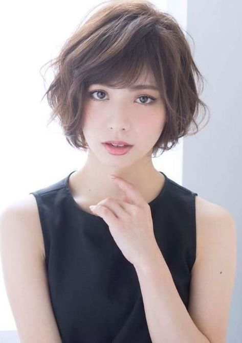 7 Striking Wavy Bob with Bangs Hairstyles to Copy Dunner Wordend Haar, Short Bob Haircuts, Stil Inspiration, 짧은 머리, Cute Hairstyles For Short Hair, Teen Hairstyles, Haircuts With Bangs, Short Bob Hairstyles, Short Hairstyles For Women