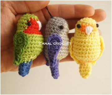 Crochet Parrot, Crochet Bird Patterns, Crochet Patron, Pola Amigurumi, Crochet Keychain Pattern, Crochet Birds, Crochet Baby Toys, Crochet Diy, Crochet Animal Patterns