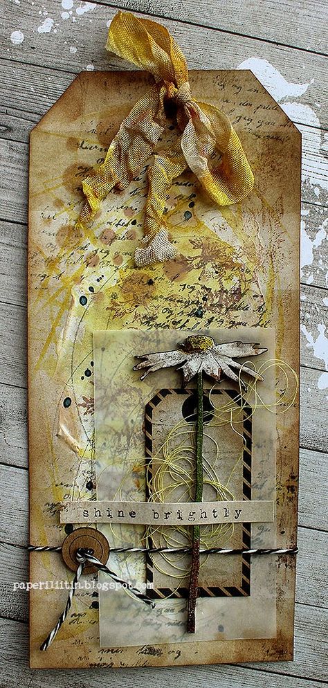 Riikka Kovasin - Paperiliitin: Plant tags - GDT Um Wow Studio Tim Holtz Tags, Artist Trading Card, Tag Ideas, Mixed Media Tags, Plant Tags, Scrapbook Tag, Handmade Tags, Mixed Media Art Journaling, Paper Tags