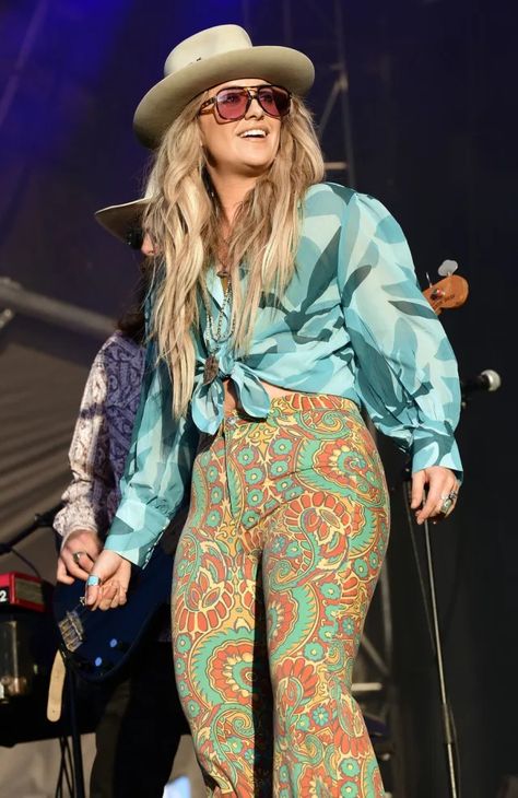 Lainey Wilson Bell Bottoms, Lainey Wilson Halloween Costume, Laney Wilson Outfits, Lainey Wilson Hair, Lainey Wilson Concert Outfits, Lainey Wilson Style, Lainy Wilson, Lainey Wilson Outfits, Laney Wilson