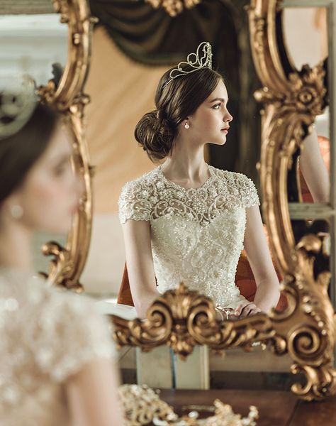 Stunning Wedding Dresses, Princess Wedding Aesthetic, Queen Wedding, Anna Bell, Contemporary Bridal, Aesthetic Wedding, Queen Aesthetic, Wedding Aesthetic, Neckline Designs