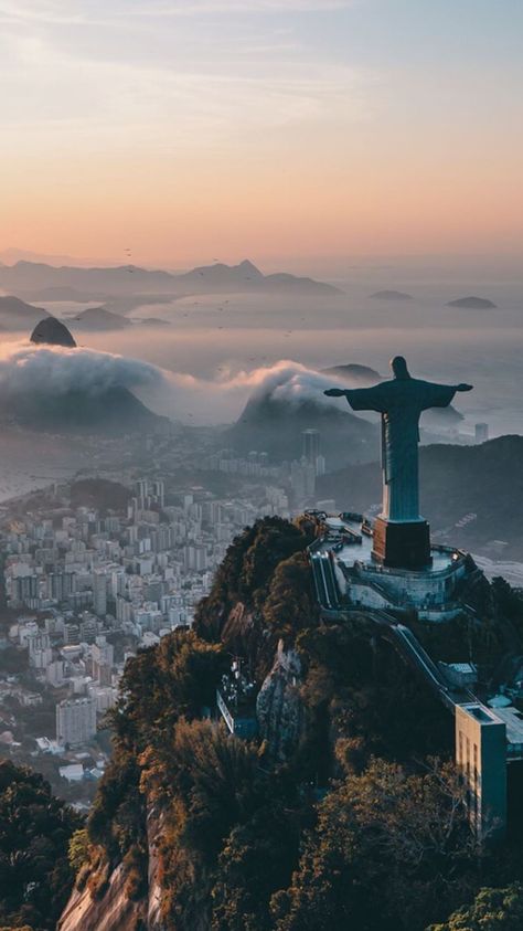 Tourist Photography, Christ The Redeemer Statue, Rio Brazil, Build Design, Christ The Redeemer, Brazil Travel, Vacation Inspiration, Travel Images, Beautiful Places To Travel