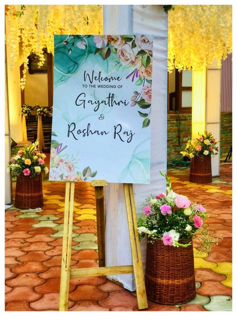 Wedding Name Board Ideas, Welcome Name Board For Wedding, Name Board Wedding Entrance, Marriage Name Board, Birthday Name Board Design, Indian Wedding Board Ideas, Name Board For Engagement Entrance, Wedding Sunboard Design, Event Welcome Board