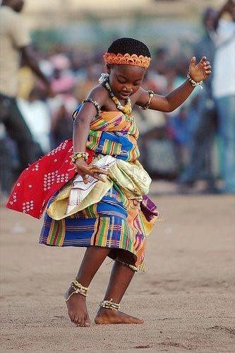 African child dancing Isadora Duncan, Art 2022, Dance Style, African Dance, Traditional African Clothing, Afrique Art, Jitterbug, Kente Cloth, African People