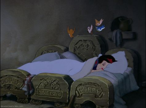 disney snow white beds | Disney Princess These two scenes are the ... Old Disney, Snow White 1937, Sette Nani, Snow White Disney, Snow White And The Seven Dwarfs, The Seven Dwarfs, Walt Disney Pictures, Art Disney, Seven Dwarfs