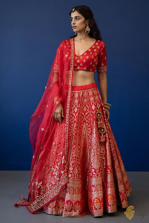 Red Silk Lehenga Bridal, Banarasi Red Lehenga, Banarsi Lehenga Party Wear, Katan Lehenga, Banaras Lehenga Designs, Red Banarasi Lehenga, Silk Lehenga Banarasi, Handloom Lehenga, Red Silk Lehenga