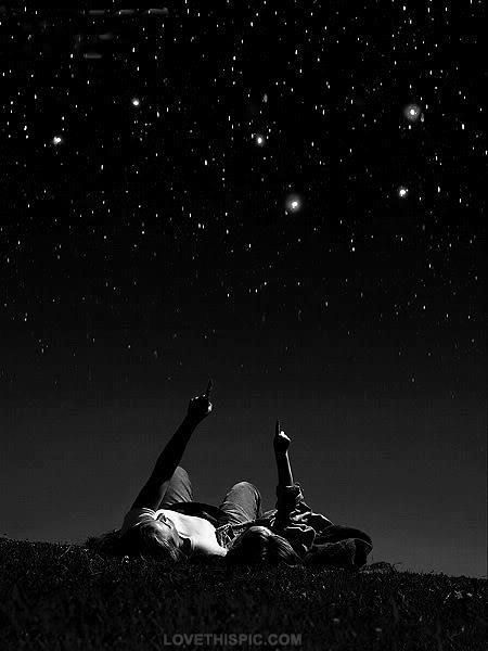 Love is looking at the stars together love sky night stars couple romantic together Gandalf, Night Skies, Under The Stars, Look At The Stars, صور مضحكة, Foto Inspiration, 인물 사진, White Photography, Belle Photo