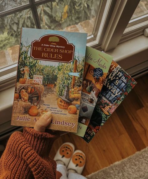 Cozy Mystery Book Aesthetic, Cozy Books To Read, Fall Reading Aesthetic, Fall Tbr, Cute Books, Fall Books, Pumpkin Muffin, Fall Mood Board, Fall Mood