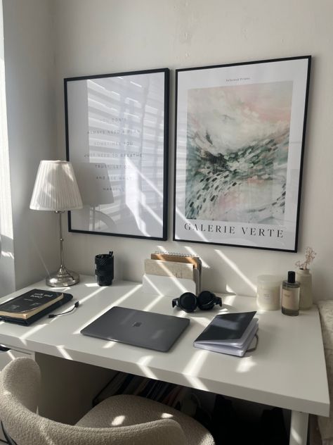 Studera Motivation, Cozy Home Office, Office Room Decor, Study Room Decor, Redecorate Bedroom, Room Makeover Bedroom, Home Office Setup, Room Makeover Inspiration, Apartment Inspiration