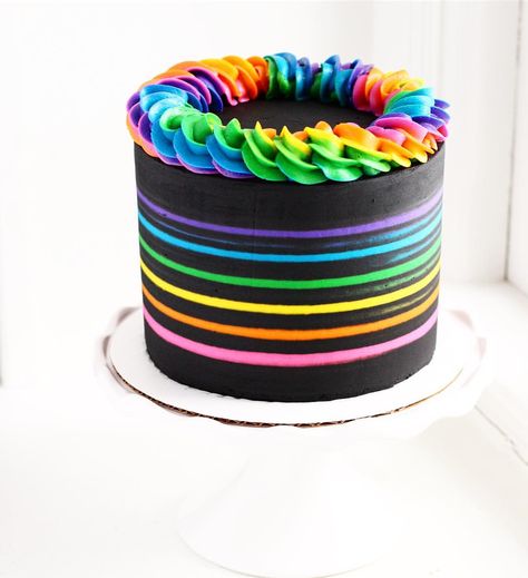 2,121 vind-ik-leuks, 865 reacties - Sophie Coates (@sugarcoatesbakery) op Instagram: 'GIVEAWAY CLOSED!!! You guys — I’m so super excited for this giveaway! 🌈🖤 Before I share the amazing…' Instagram, Neon, Cake, Super Excited, The Amazing