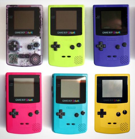 The new Game Boy Color has 30 hours of gameplay?! Old Game Consoles, 90s Games, Gamer Aesthetic, 00s Nostalgia, Slumber Party Games, Childhood Memories 90s, Gameboy Color, Vintage Video Games, 90s Toys