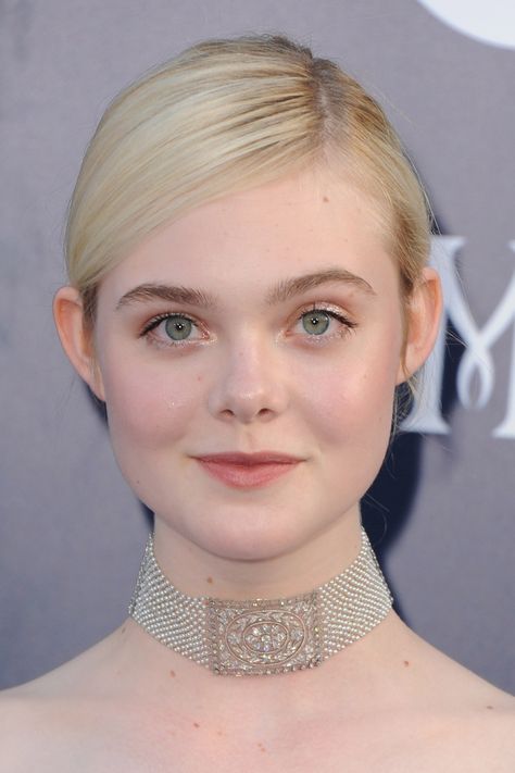 The Beauty Evolution of Elle Fanning: From Baby Sis to Bombshell | Teen Vogue Ellie Fanning, Elle Fanning Style, Fanning Sisters, Dakota And Elle Fanning, Glittery Eyes, Girls Face, Elle Fanning, Teen Vogue, Nicole Kidman