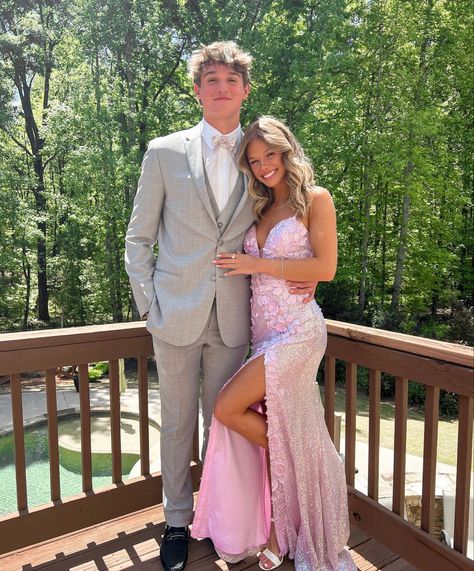 Prom Poses Not Dating, Prom Couple 2023, Cute Formal Couple Pictures, Prom Couples Photo Ideas, Cute Couple Poses For Dances, Prom Pics By Yourself, Winter Formal Couple Poses, Prom 2023 Couples, Prom Pictures Couples Friends