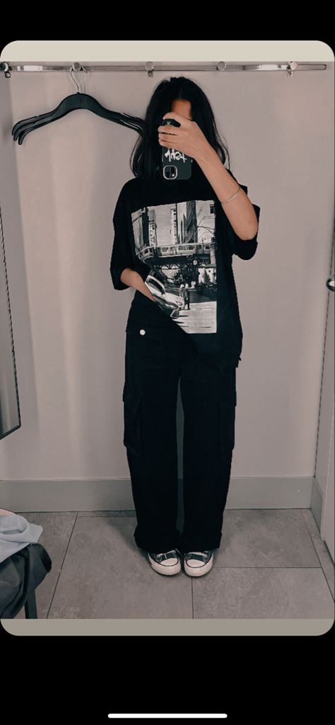 Baggy Black Clothes Aesthetic, Baggy Outfit Woman Aesthetic, Aesthetic Oversized T Shirt, Cool Oversized Outfits, Black Baggy Outfit Aesthetic, Oversized Tshirt And Pants Outfit Women, Trendy Oversized Outfits, Oversize Style Women, Black Baggy Clothes Aesthetic