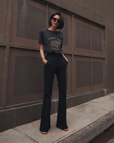 Styling In Your 30s, Black Slacks Outfit Casual Street Styles, Black Slacks Outfit Casual, All Black Chic Outfit, Navy Trousers Outfit Women, Black Slacks Outfit, Boho Style Design, Casual Chique, Wearing All Black