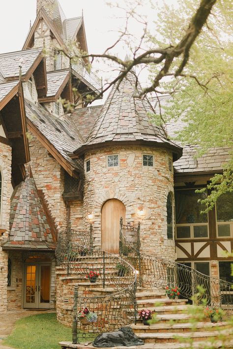 Fantasy House, Enchanted House Exterior, Enchanted Garden Wedding, Fairytale House, Wedding Chicago, Storybook Homes, Fairytale Cottage, Dream Cottage, Castle House