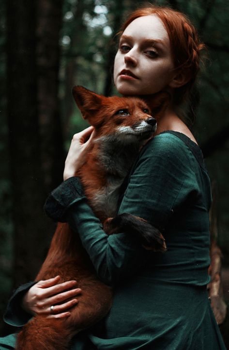 Most of my photographs are dedicated to Redheads, so I've decided to create series about natural gingers among people and animals. You can also check out another post that I've made a while ago here. Outdoor Portraits, Outdoor Portrait Photography, Outdoor Portrait, Fantasy Photography, Poses References, Arte Fantasy, Album Design, Alam Yang Indah, 영감을 주는 캐릭터