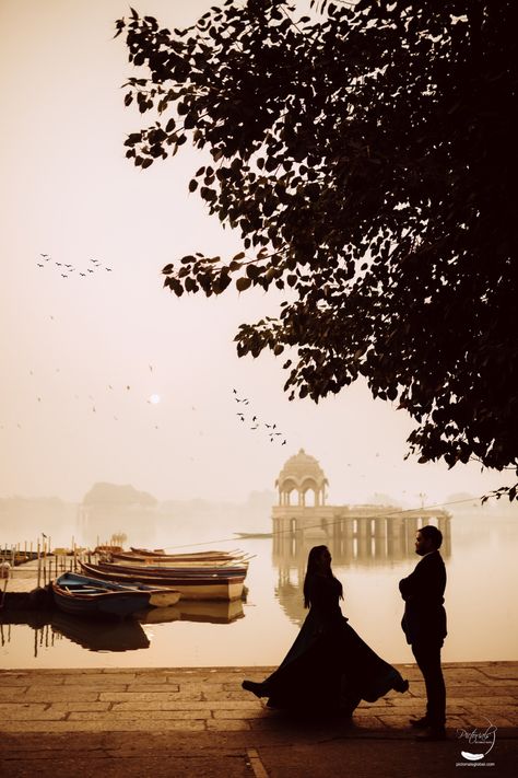 Pre Wedding Shoot Ideas In Jaipur, Jaisalmer Photography Poses Couple, Aesthetic Pre Wedding Shoot, Jaipur Prewedding Shoot, Rajasthan Pre Wedding Shoot, Jaisalmer Couple Photoshoot, Jaisalmer Prewedding Photography, Pre Wedding Shoot Ideas Udaipur, Pre Wedding Shoot Jaipur