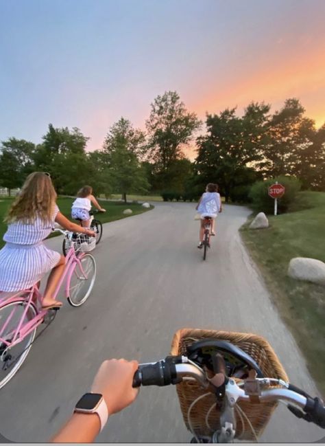 Bike Ride Aesthetic, Summer Bike Ride, Flot Makeup, Bucket List Spring, Summer Bike, Bike Aesthetic, Summer Plans, Summer Goals, Images Esthétiques