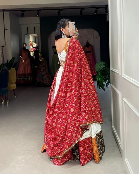 Back Blouse Design, Garba Night, Garba Outfit, Garba Dress, Navratri Collection, Navratri Dress, White Lehenga, Women Back, Traditional Indian Dress