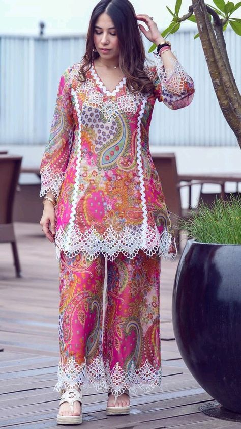 Suit Stitching Ideas Indian, Cotton Suit Styles Women Indian, Pakistani Lace Design, Cord Set Designs For Women, Pakistani Suit Designs Simple, Cod Sets Women, Pakistani Lace Kurtas, Cotton Lace Design On Suits, Pakistani Lace Suits