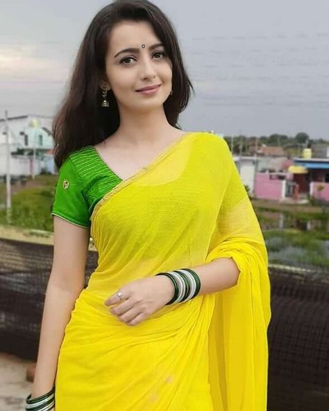 Indian Serial Actress, Hindi Serial Actress, Chahat Pandey, Indian Serial, Serial Actress, Women Bride, Saree Designs Party Wear, Half Saree Designs, Simple Pakistani Dresses