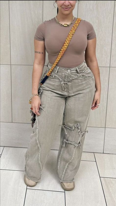 20+ Baddie Outfits Casual 2024 You Have to Try 34 Chill Outfits Baddie, Urban Chic Outfits, Outfit Ideas For Black Women, Good Clothes, First Date Outfits, Streetwear Chic, Trendy Denim, Elegant Look, Chill Outfits