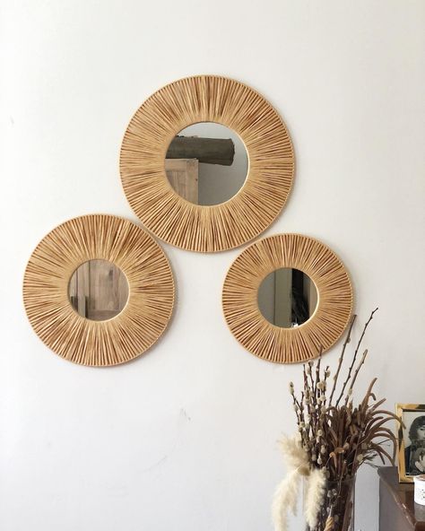 This handmade product is created with LOVE and PASSION. This paper raffia mirror wall hanging is a lovely decoration in your entrance, your living room, dining room, bedroom, in your office or cafe. Your friends would also be glad to get a lovely gift like this. The colour of the paper raffia mirror may differ from the real colour due to the different resolutions of your screen. We have 4 options for the jute mirror: 1. The Ø of the mirror is 15 cm and consits of stainless steel. In total the Ø Raffia Mirror Wall Decor, Raffia Wall Decor, Rattan Mirror Wall Decor, Boho Mirror Decor, Mirror Boho Decor, Raffia Decor, Jute Mirror, Mirror Decor Diy, Boho Mirror Wall