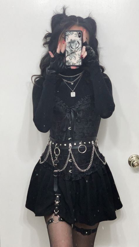 Acecore Outfits, Girly Goth Aesthetic Outfits, Gothic Concert Outfit Ideas, Alternative Black Outfit, Cute Emo Outfit Ideas, Egirl Outfits Ideas Teenage, Egirl Clothes Aesthetic, Alternative Fashion Ideas, Gothiccore Outfit