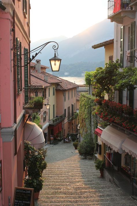 Lake Como, Prancis Paris, Bellagio Lake Como, Comer See, Fotografi Kota, Lake Como Italy, Como Italy, Italy Aesthetic, Italy Travel Guide