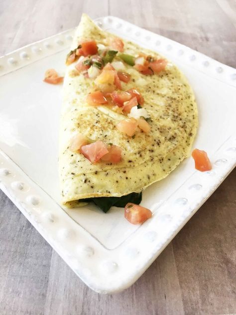 Cottage Cheese Spinach, Spinach Omelette, Cottage Cheese Eggs, Cheese Omelette, Easy To Make Breakfast, Meatless Meal, Cheese Spinach, Make Breakfast, Breakfast Of Champions