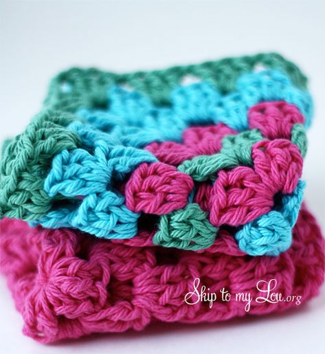 Granny Square Dishcloth, Crochet A Granny Square, Cloth Crochet, Dishcloth Crochet Pattern, Crochet Dishcloth, Crochet Washcloth, Wash Cloths, Dishcloth Pattern, Crochet Kitchen