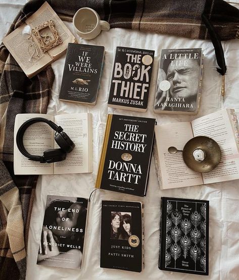 Dark Academia Books, Donna Tartt, Unread Books, Top Books To Read, Literature Books, Fav Characters, Top Books, The Secret History, Coffee And Books