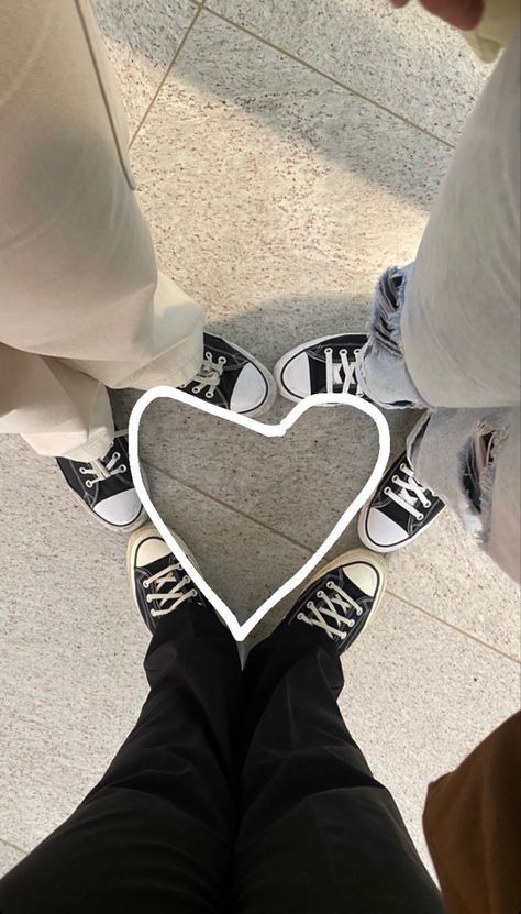 sneakerheads best friends converse matching shoes all stars chuck 70s heart Couple Shoes Matching, Converse Heart, Converse Drawing, Shoes Matching, Chuck 70s, Bestie Stuff, Group Picture Poses, Shoe Selfie, Shoes Wallpaper