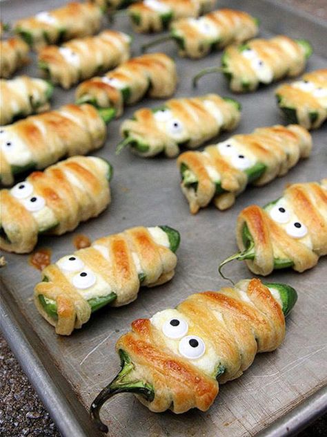 Läskig Halloween, Snack Halloween, Recetas Halloween, Halloween Party Appetizers, Halloween Fest, Classy Halloween, Jalapeño Poppers, Halloween Party Snacks, Halloween Appetizers