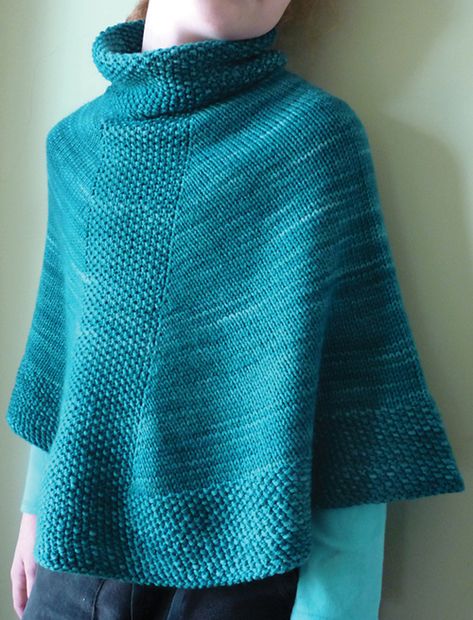 Knitting Poncho, Diy Tricot, Poncho Knitting Patterns, Knitted Cape, Poncho Pattern, Knit Crafts, How To Purl Knit, Knitted Poncho, Knitting For Kids