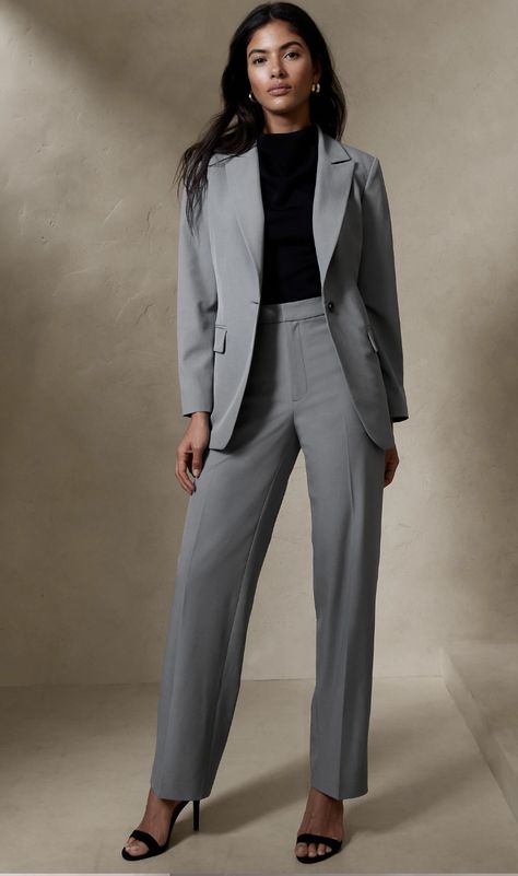 Grey tailored suit from Banana Republic. Suit consists of a blazer and matching high waisted, straight leg pants. "Womens fit". Color light grey heather Flight Attendant Outfit, Outfit Formal Mujer, Fashion 60s, Business Professional Outfits, Professional Outfits Women, Blazer Outfits For Women, Business Casual Outfits For Work, Fashion 90s, Business Outfits Women