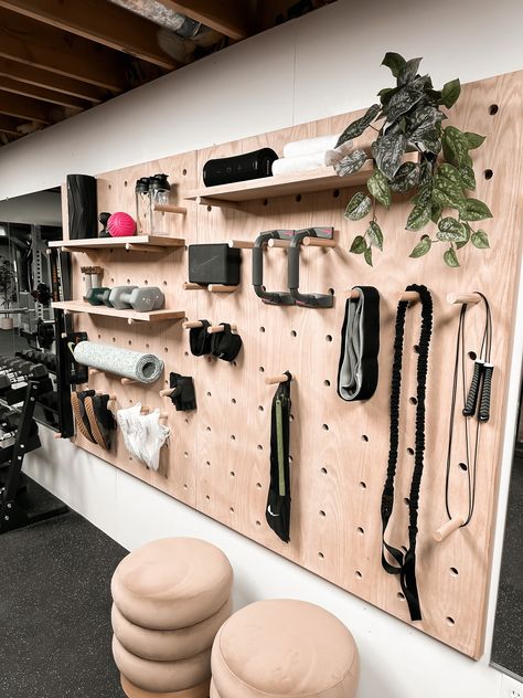 From Storage Space To Home Gym - Reveal & Sources - Living with Lady Home Gyms Ideas Basement, Basement Home Gym, Home Gym Basement, Small Home Gym, Dream Home Gym, Home Gym Garage, Mini Gym, Workout Room Home, Diy Home Gym