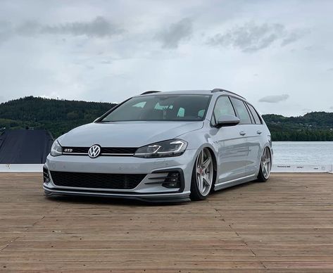 #Repost @grds.mk7air ・・・ #volkswagen #mk7 #variant Bagged with our #performanceairride by #nullbar and #bilstein @bilstein_official… Volk Te37, Volkswagen Mk7, Vw Golf Variant, Wagon Ideas, Vw Wagon, Golf 7, Air Ride, Vw Golf, Volkswagen Passat