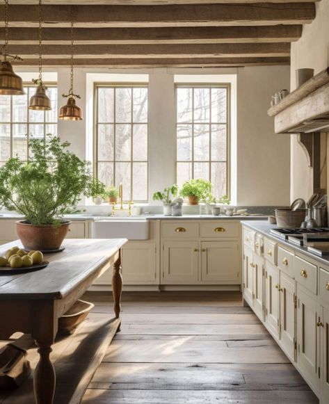 New England Charm Interior, English Colonial Kitchen, Kitchen Ideas Ranch Style, Classic Colonial Interior Design, Jh Interior Design, Colonial Style Kitchen Ideas, Kitchen In Farmhouse, New England Kitchens, New England Style Farmhouse