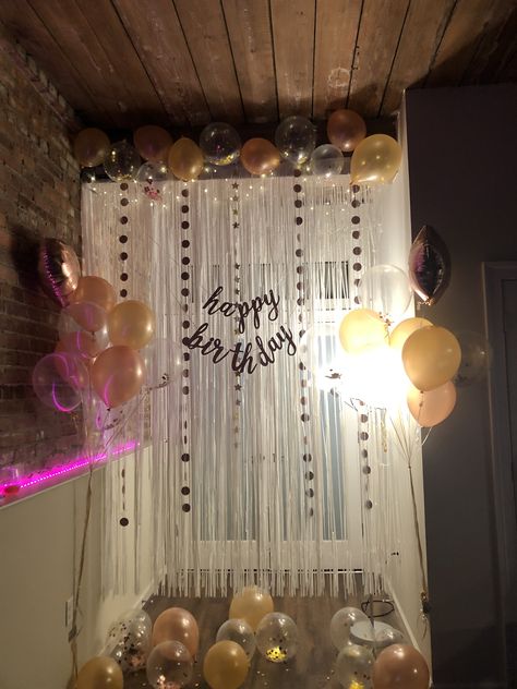 #birthday #photowall #21st #21stbirthdaydecorations #21stbirthday #picturewall Birthday Photowall Ideas, 18th Bday Party Ideas At Home, Birthday Photowall, 16th Birthday Decorations At Home, Birthday Picture Wall, Birthday Wall Decoration, 21st Ideas, Bday Pics, Photowall Ideas