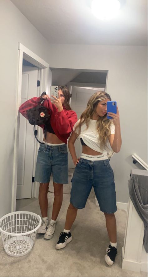 Jorts Womens Aesthetic, Jorts Outfit School, Matching Jorts Outfits, Where To Get Jorts From, Woman Jorts Outfit, Women Jorts Baggy, Empyre Jorts Outfits, Over Sized Tees Outfits, Jorts Summer Outfits Women