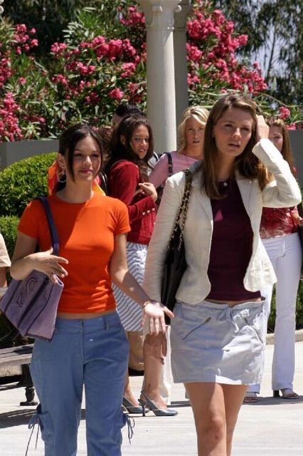 Rachel Bilson The Oc, Summer The Oc, Fashion Lessons, The Oc Tv Show, 2000s Fashion Inspiration, Summer Roberts, Oc California, Marissa Cooper, Early 2000s Fashion