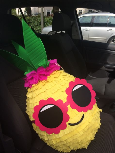 #piña #pinata #piñata #summer #party #summerparty #sun #fiesta #piñacolada #anana #pineaple Summer Pinata Ideas, Hawaiian Pinata, Hawaiian Piñata, Luau Pinata, Fruit Pinata, Summer Pinata, Sun Pinata, Round Pinata, Pineapple Pinata