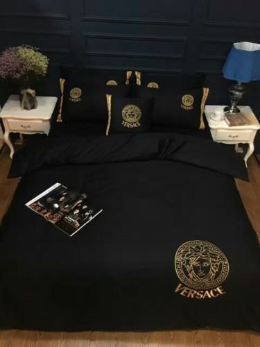 2017-New-Luxury-Brand-Bedding-Set-4pc-Queen-Size-Blue-Black-Cotton-RARE Versace Bedding, Customised Bed, Black Bed Linen, Best Bedding Sets, Cheap Bedding Sets, Cheap Bed Sheets, Grey Linen Bedding, Bed Linen Design, Farmhouse Bedding