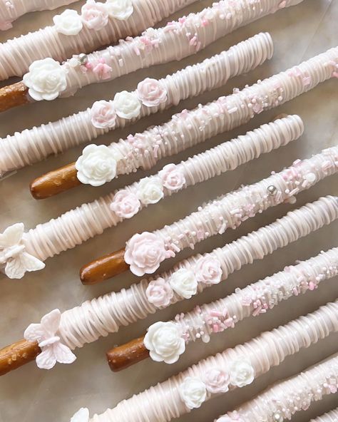 Light Pink Covered Strawberries, Floral Pretzel Rods, Quincenera Treat Table, Chocolate Covered Pretzels For Mother’s Day, Chocolate Covers Pretzels, Light Pink Chocolate Covered Strawberries, Butterfly Desserts Table, Butterfly Pretzel Rods, Chocolate Strawberry Decorations