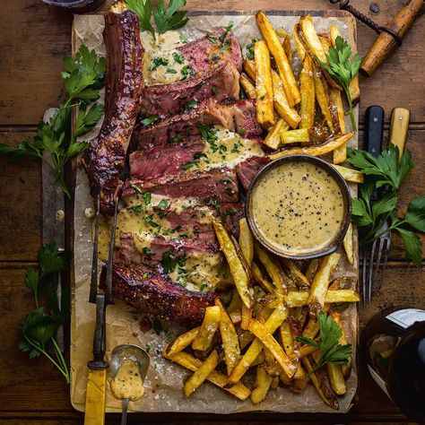 A board with steak frites and a steak knife Steak Frites Sauce, Peppercorn Sauce Recipe, Dennis Prescott, Recipe For Steak, Peppercorn Sauce, Parisian Bistro, Classic French Dishes, Lemon Potatoes, Steak Frites